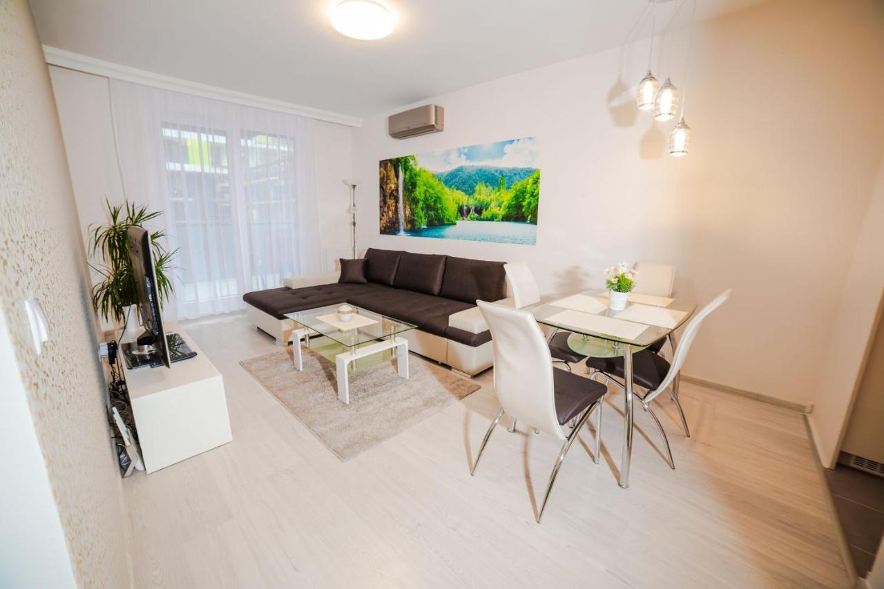 Corvin Promenade With Free Parking Apartment Budapest Luaran gambar